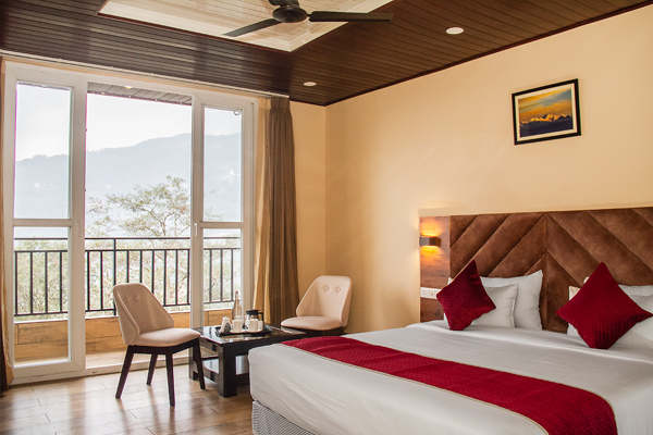 Superior Valley View King Room with balcony